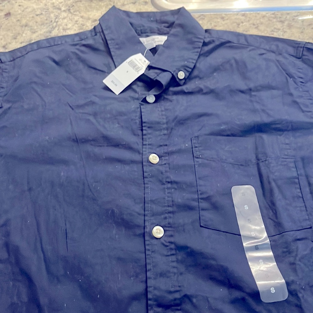 Men’s long-sleeved gap dress shirt.